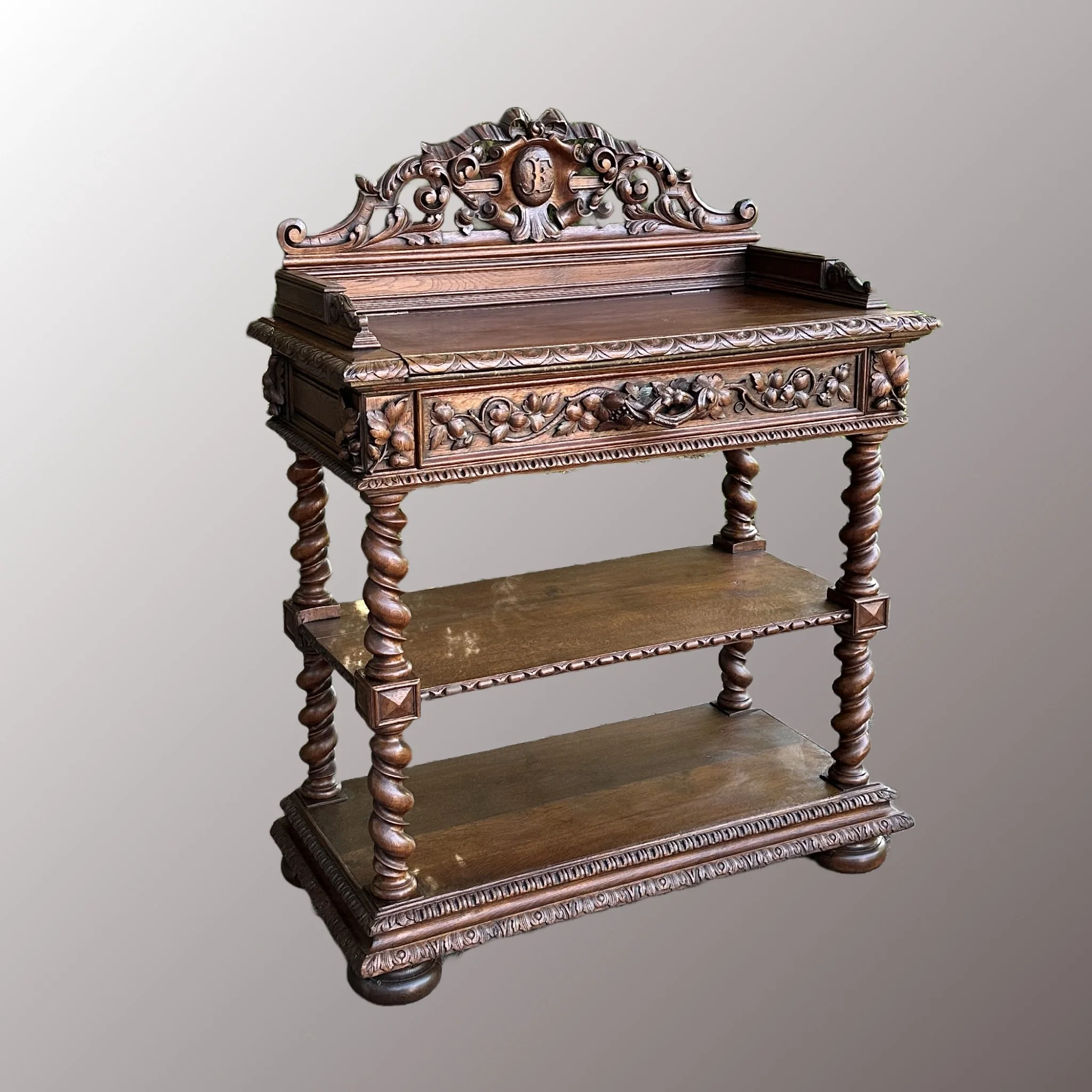 Historizáló előkészítőasztal - 2. nézet