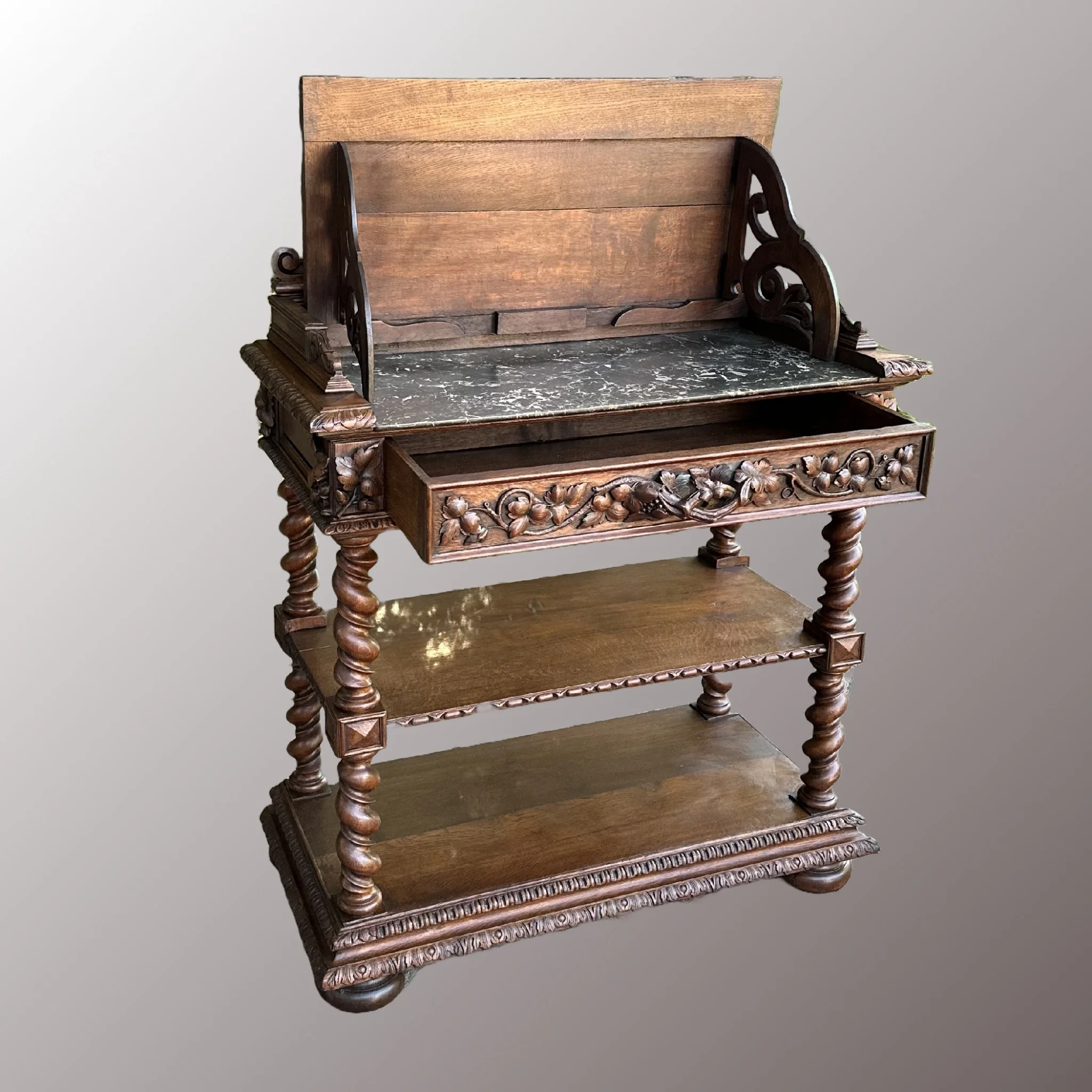 Historizáló előkészítőasztal - 5. nézet