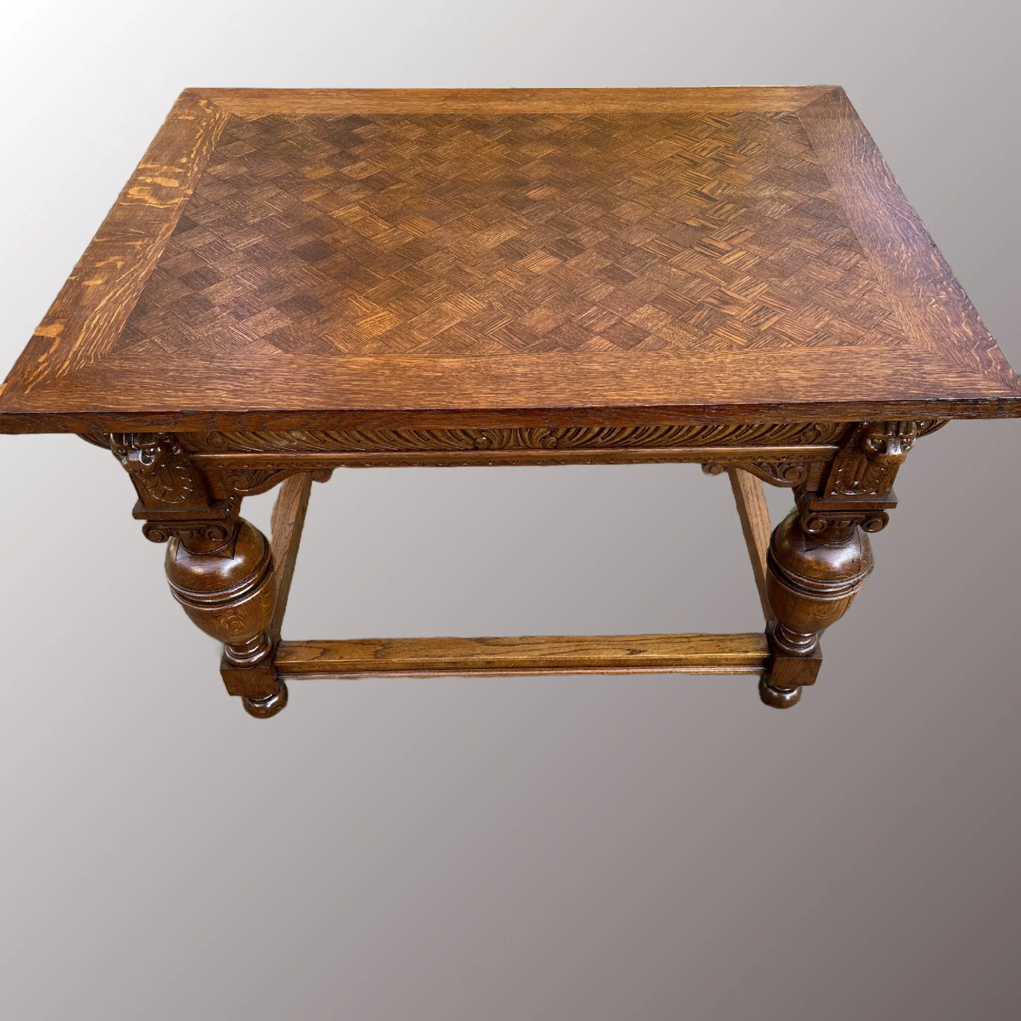 Historizáló étkezőasztal - 2. nézet