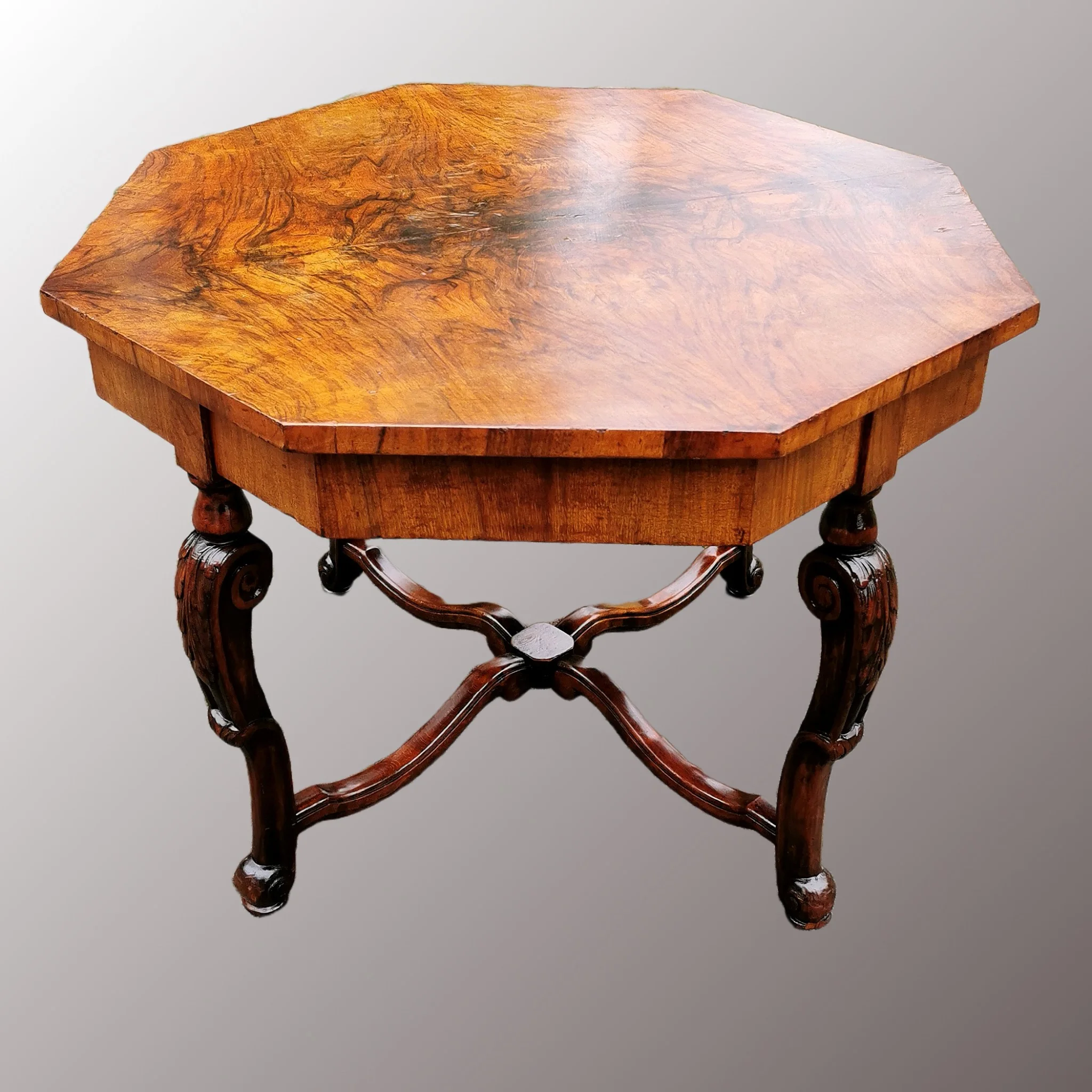 Restaurált Historizáló társalgóasztal