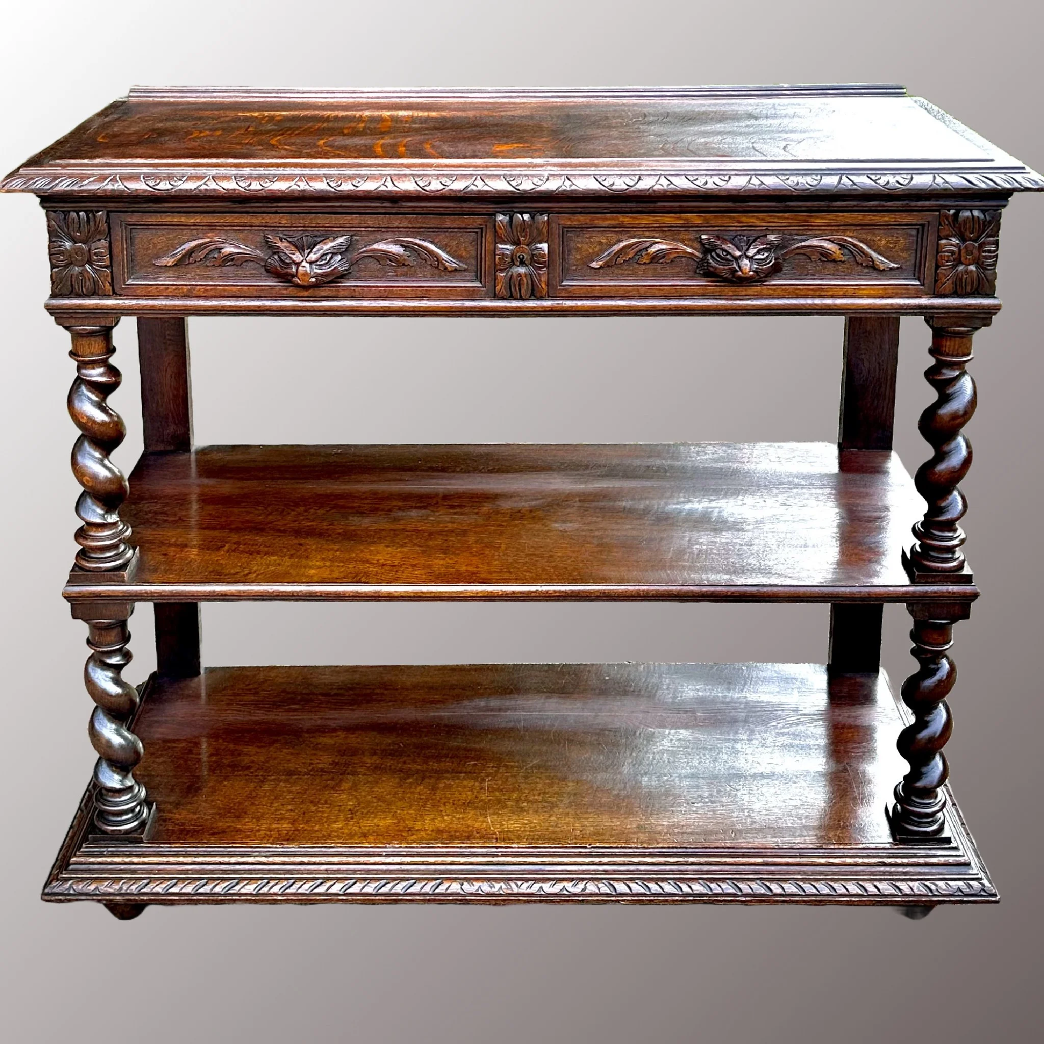 Hasonló termék: Historizáló tálalóasztal