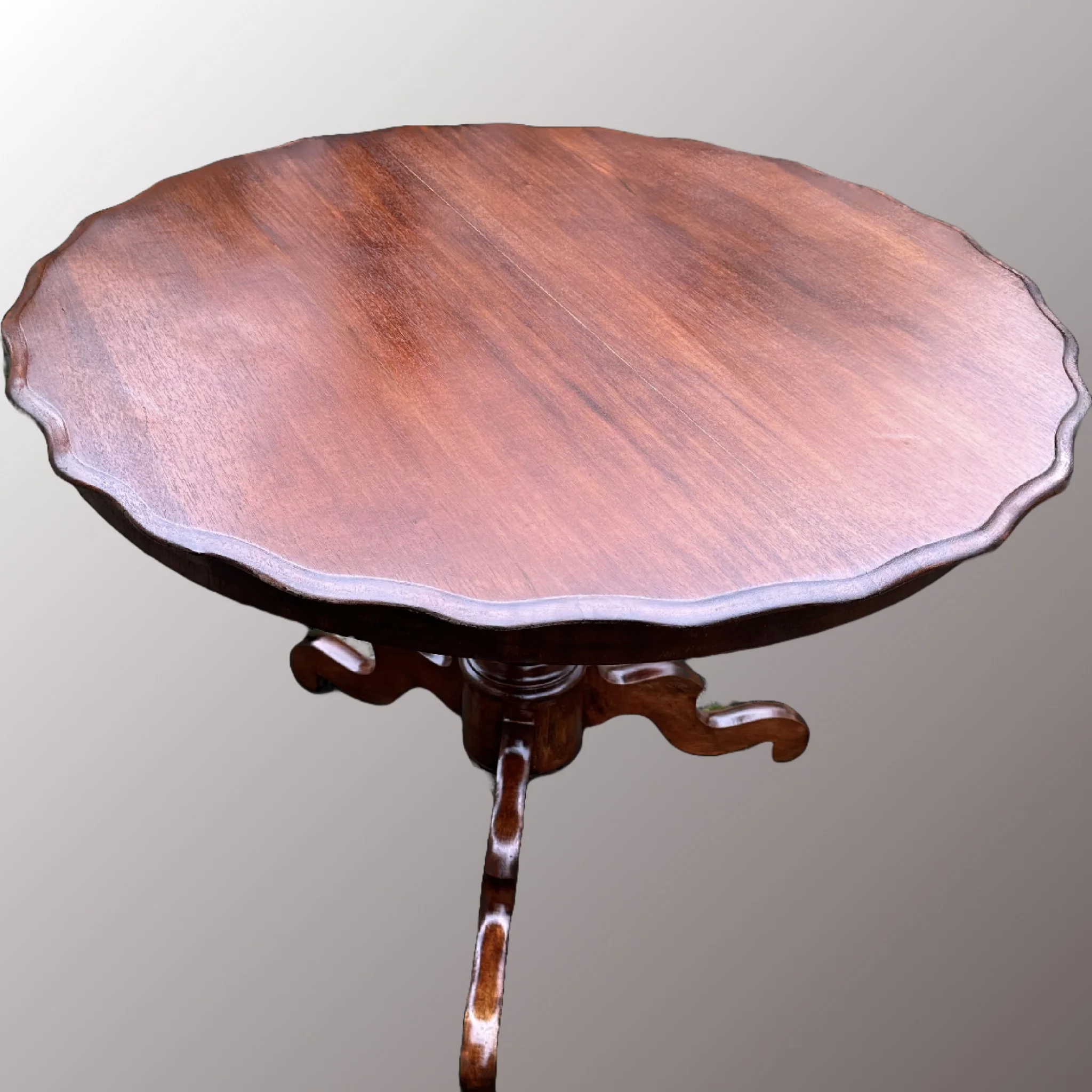 Restaurált Antik hatású teázó asztal