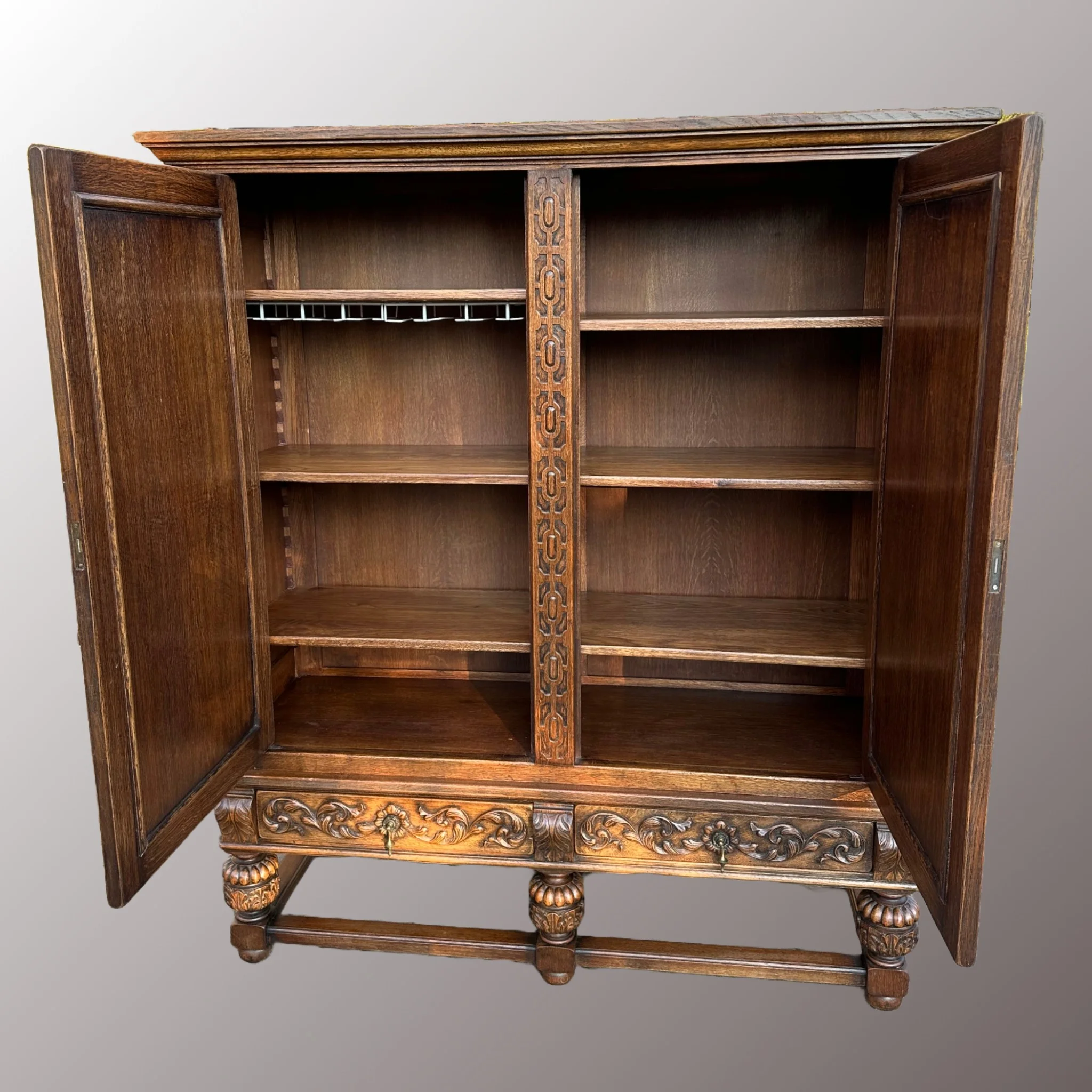 Antik hatású dolgozószoba - 4. nézet