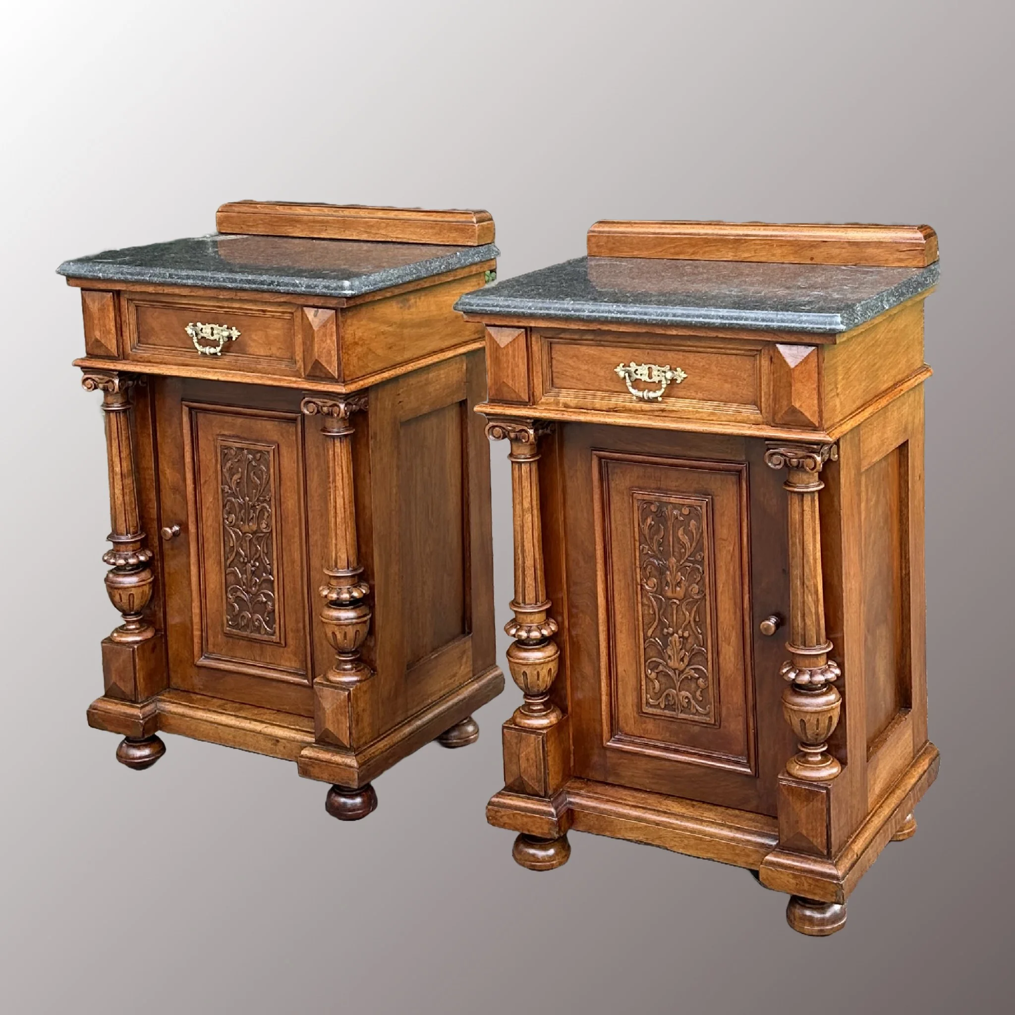 Ónémet éjjeliszekrény pár - 4. nézet