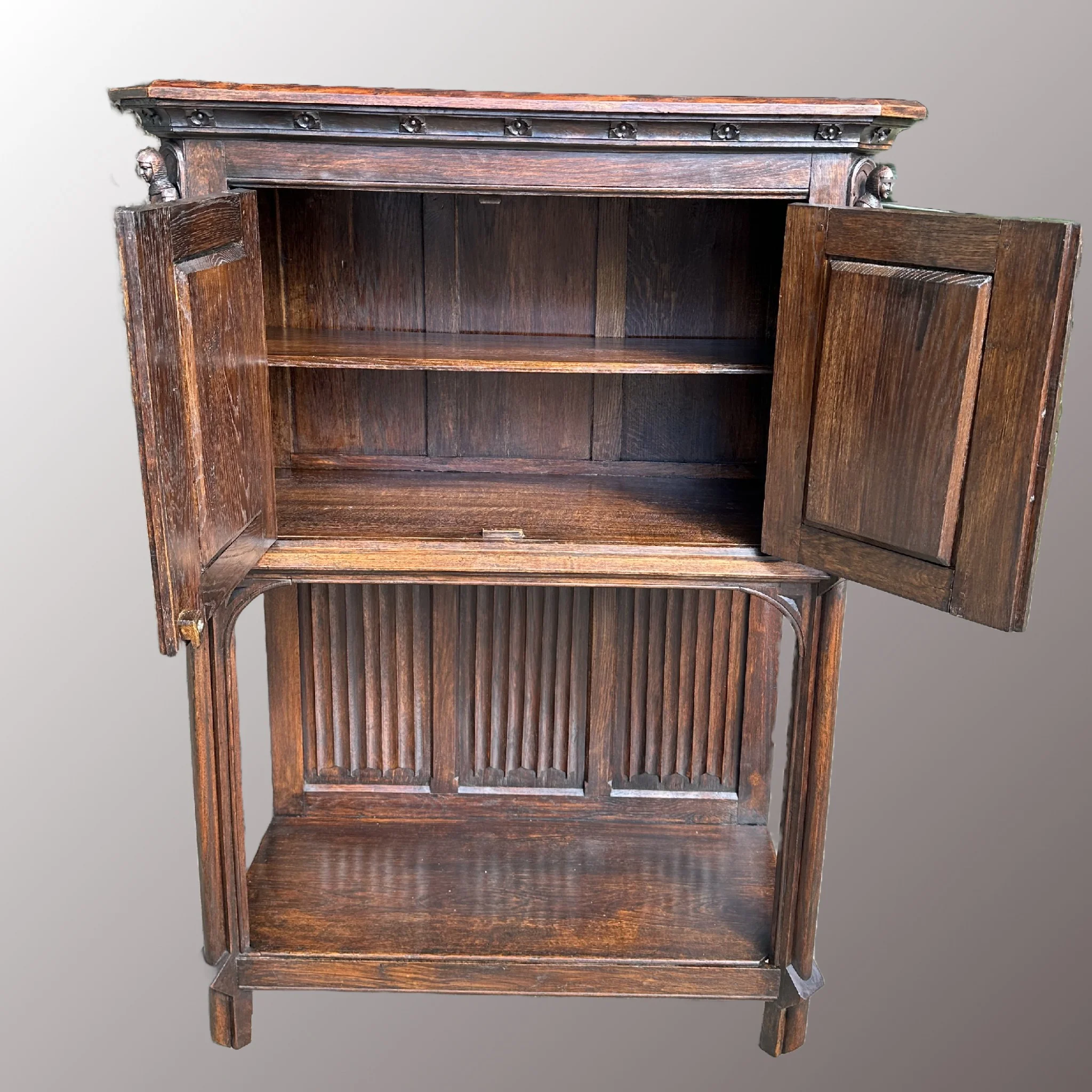 Neogótikus kabinet szekrény - 4. nézet