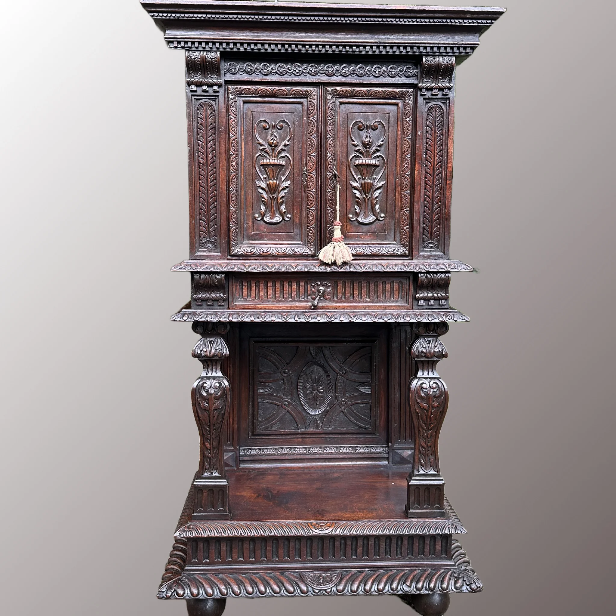 Restaurált Neoreneszánsz kabinetszekrény