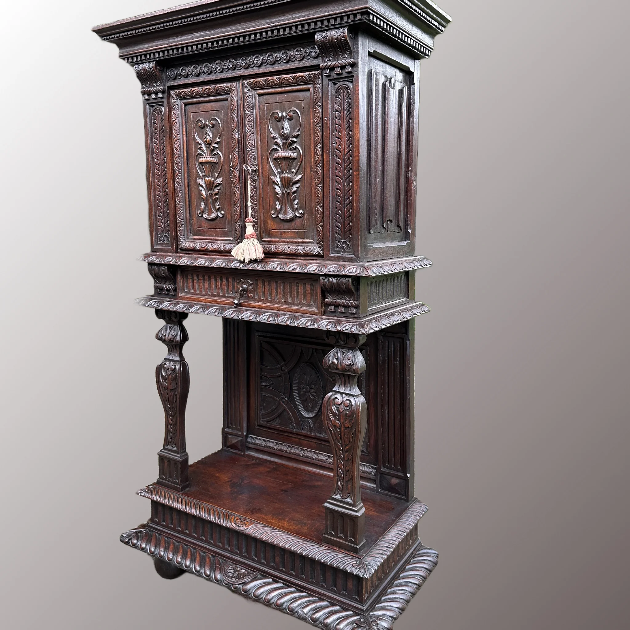 Neoreneszánsz kabinetszekrény - 2. nézet