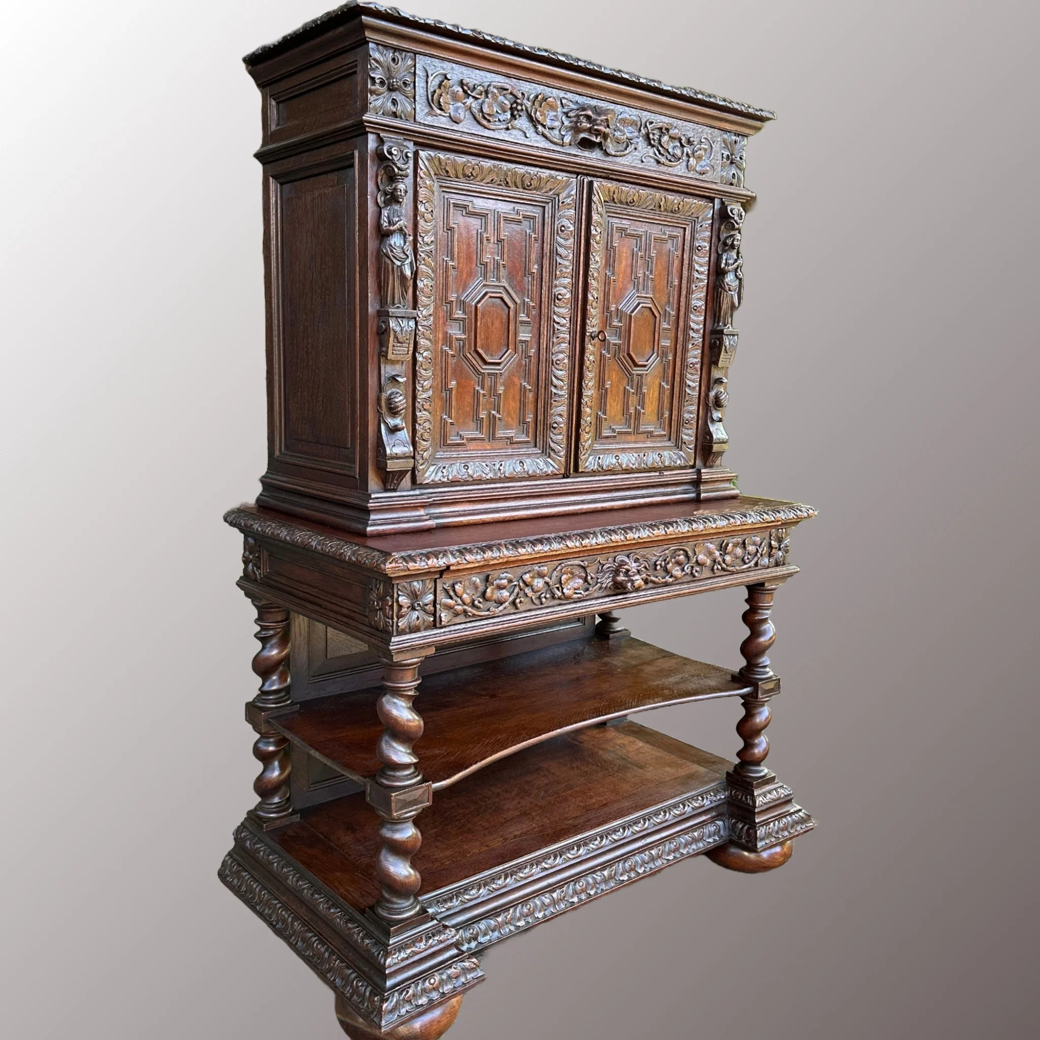 Historizáló kabinetszekrény - 2. nézet