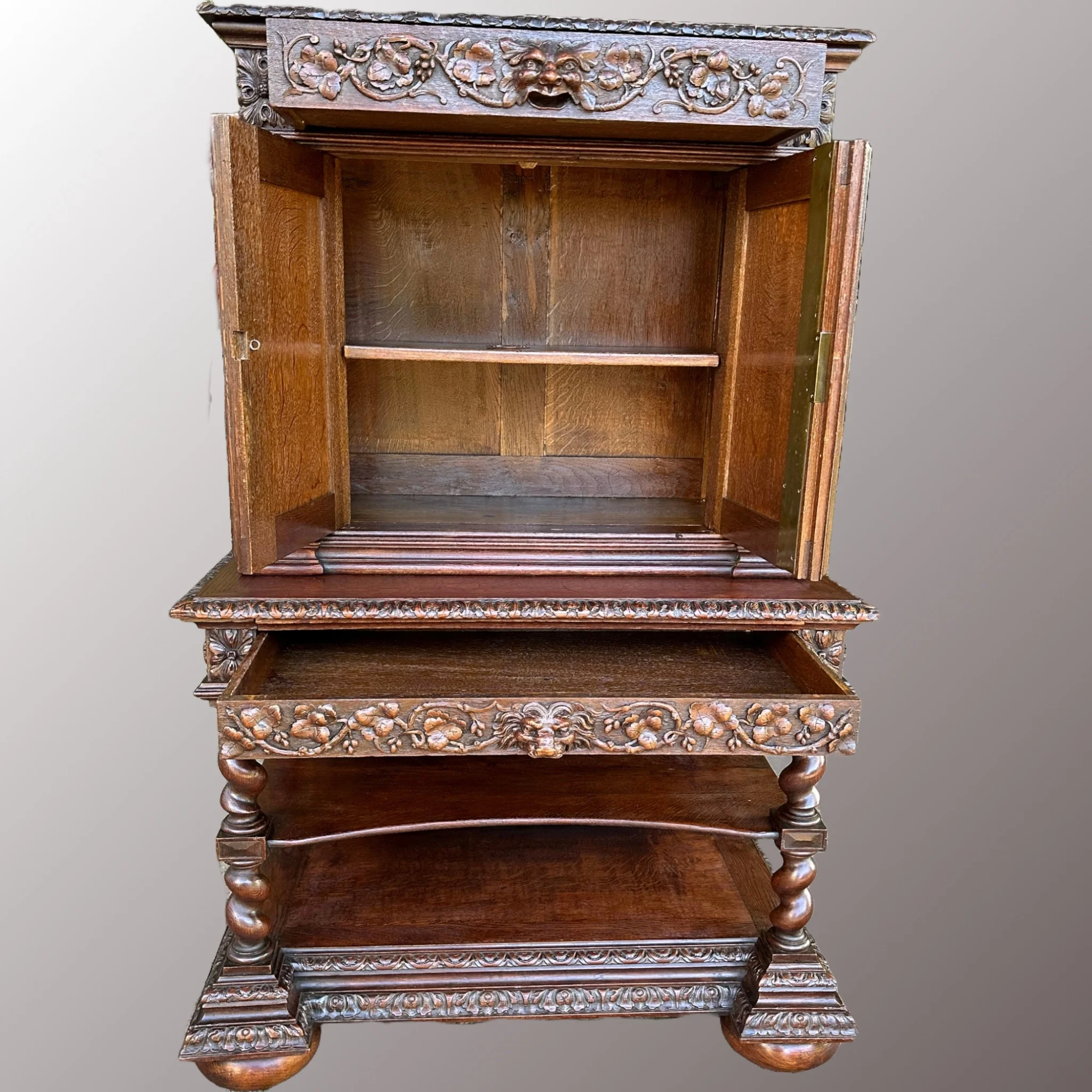 Historizáló kabinetszekrény - 3. nézet