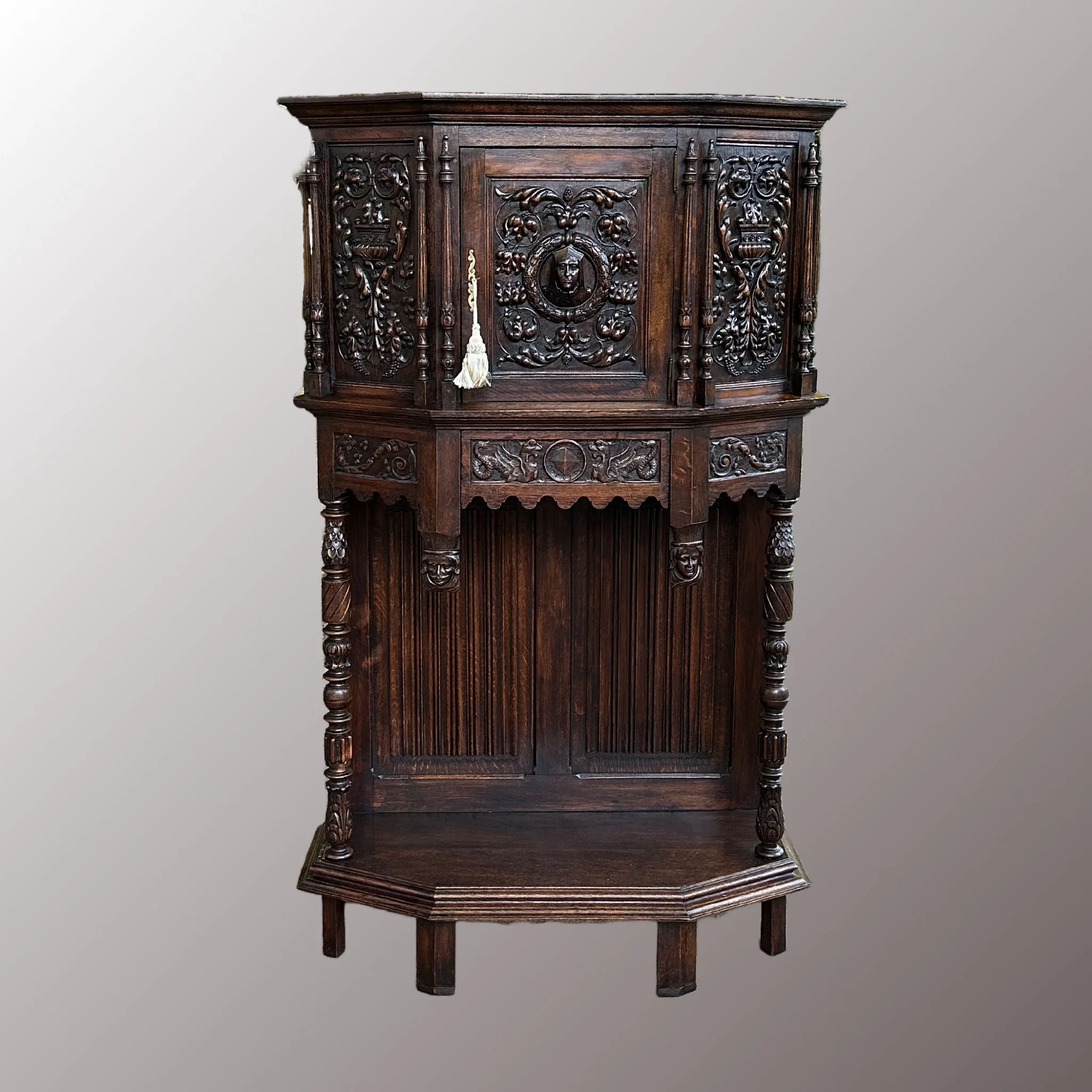 Hasonló termék: Neoreneszánsz kabinetszekrény