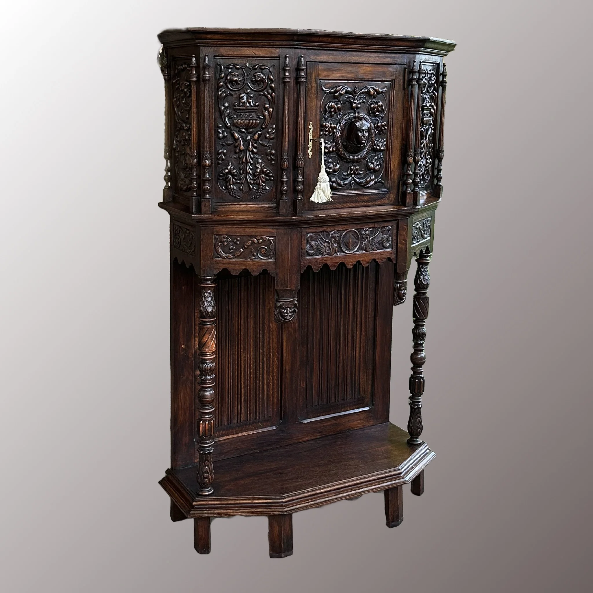 Neoreneszánsz kabinetszekrény - 2. nézet