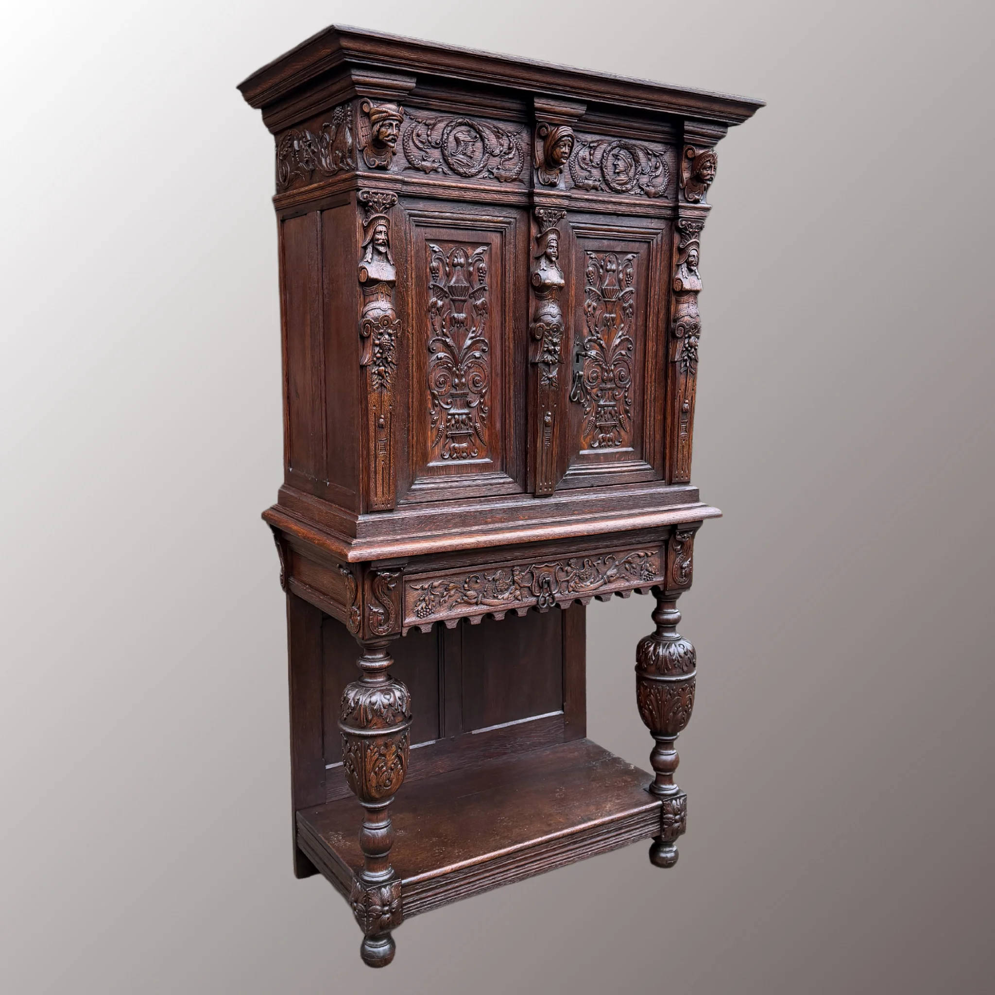 Neoreneszánsz kabinetszekrény - 3. nézet