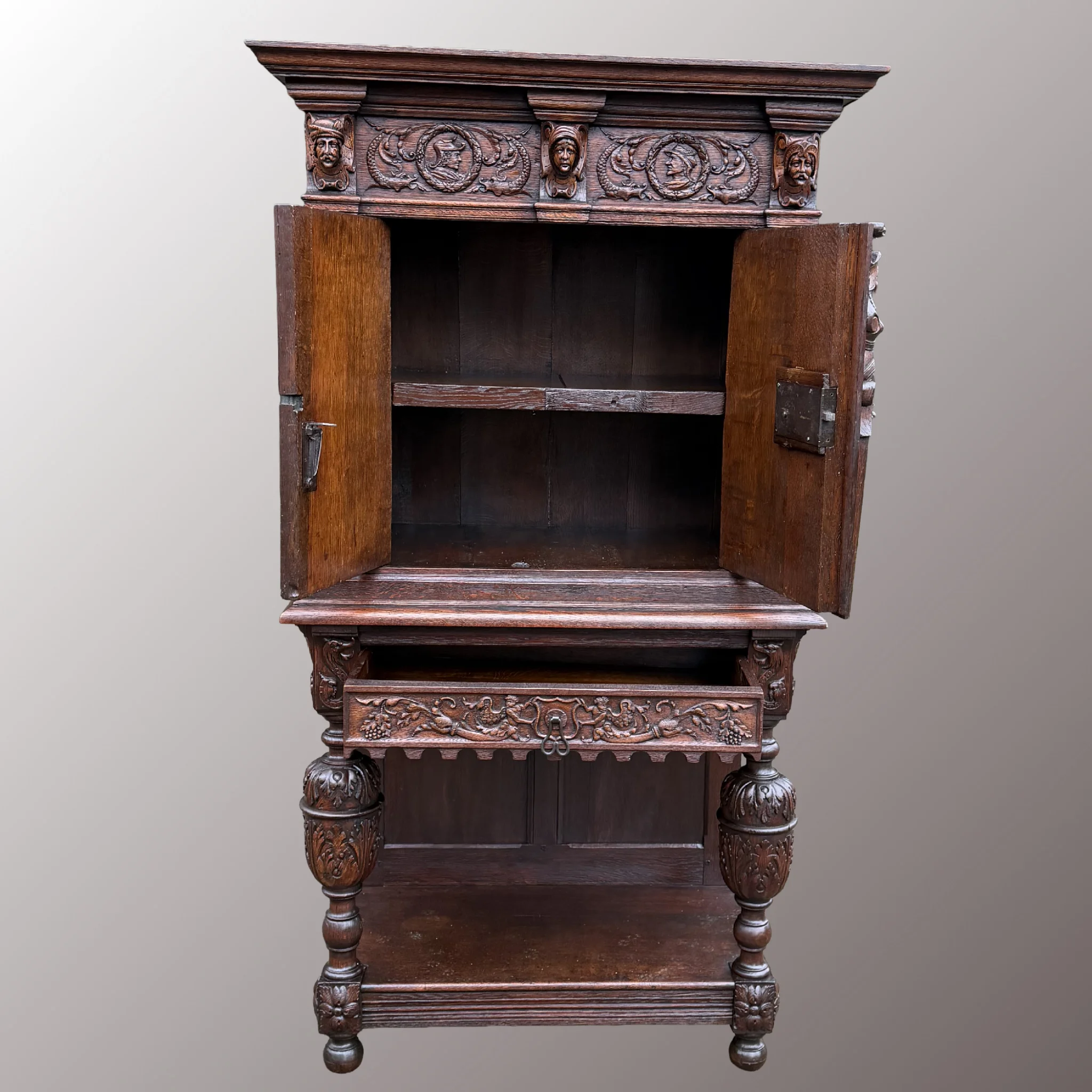 Neoreneszánsz kabinetszekrény - 4. nézet