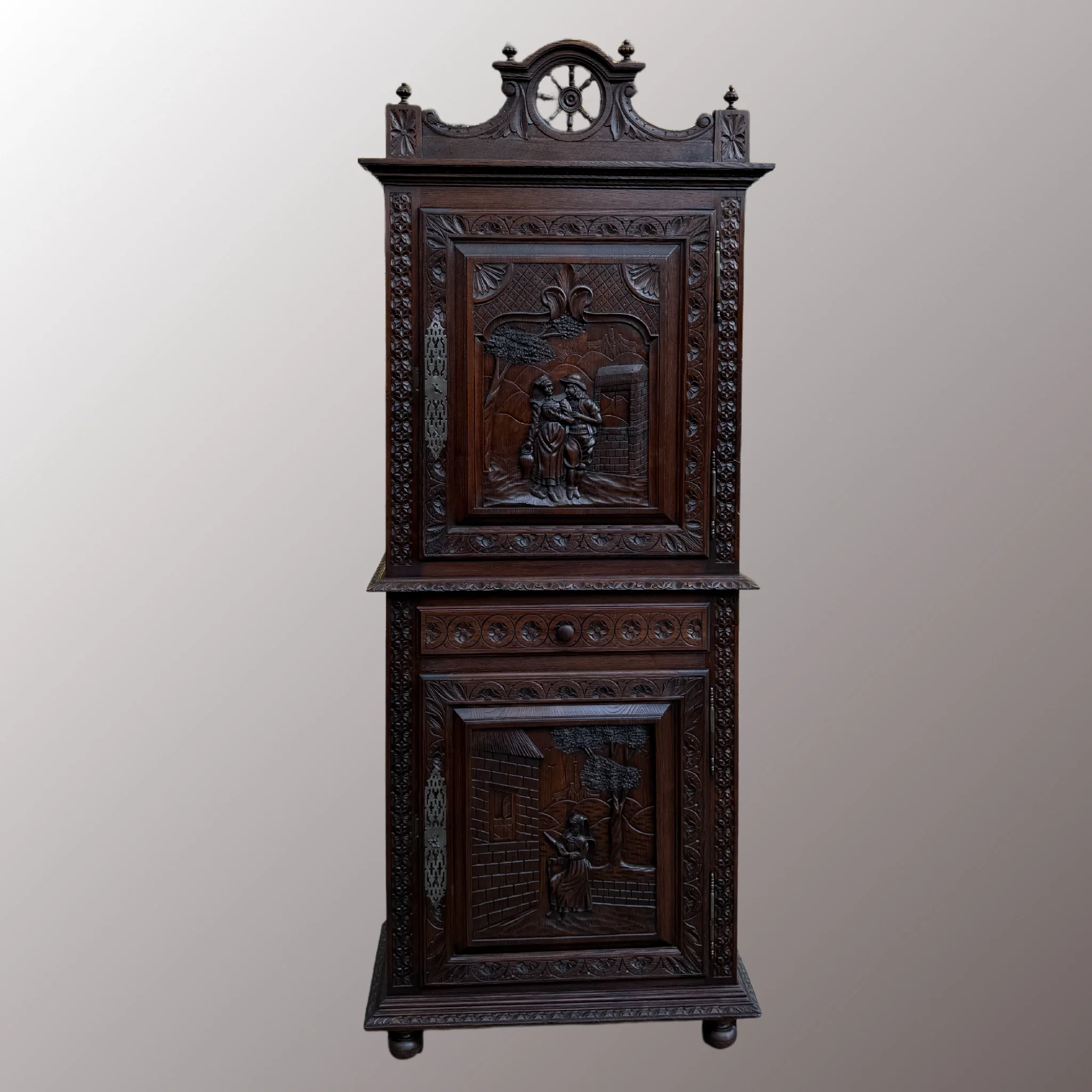 Restaurált Breton kabinetszekrény