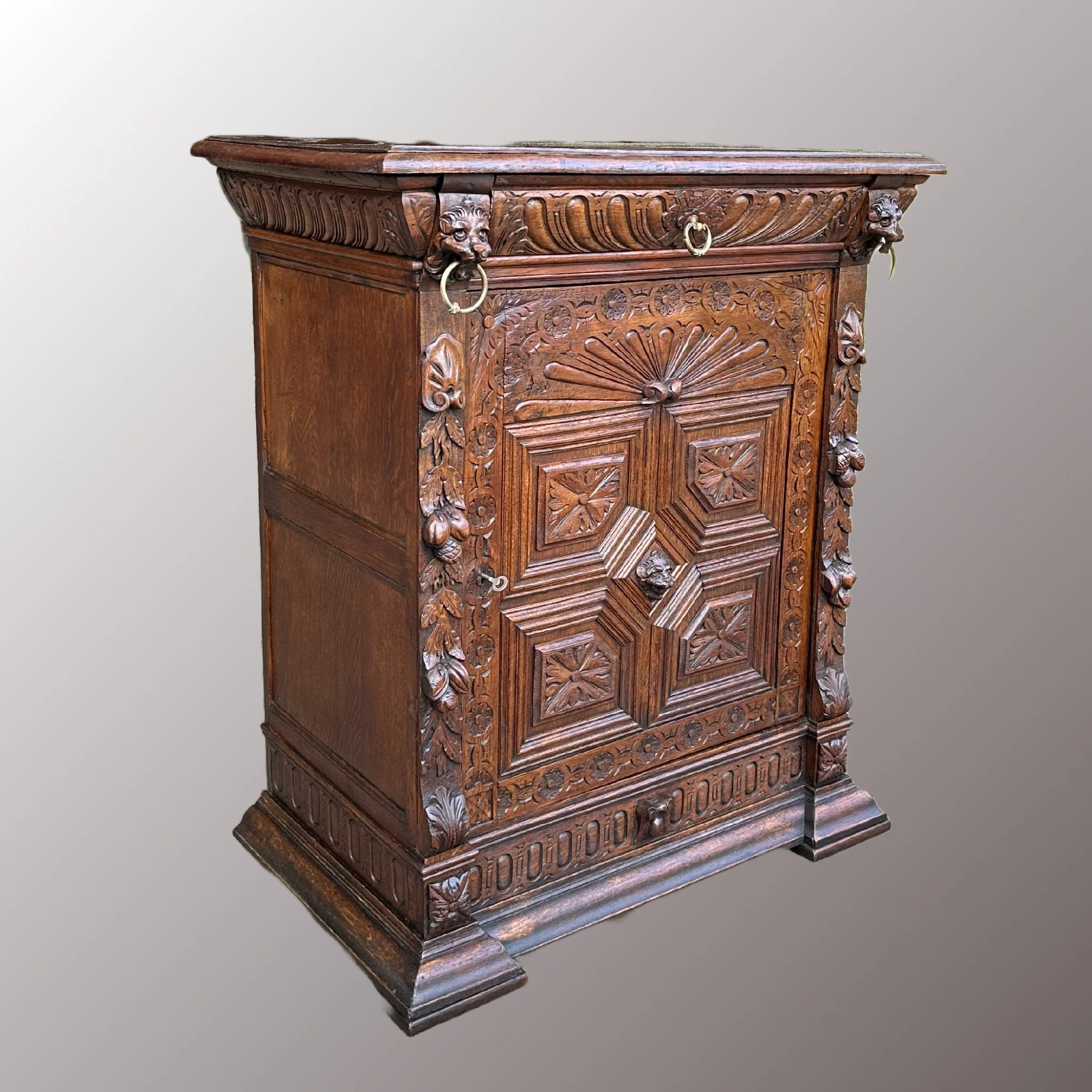 Neoreneszánsz komód - 2. nézet