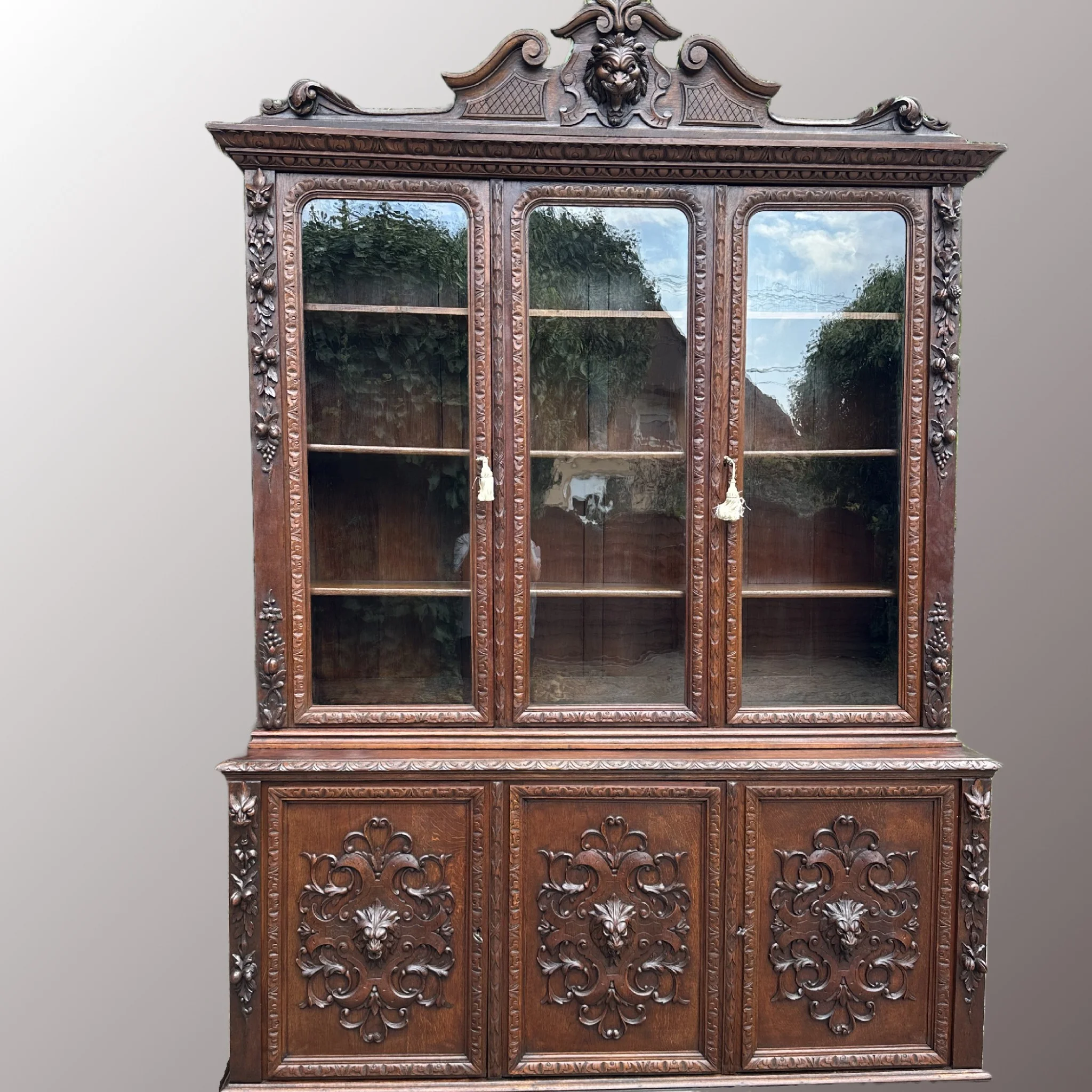 Restaurált Neoreneszánsz könyvesszekrény