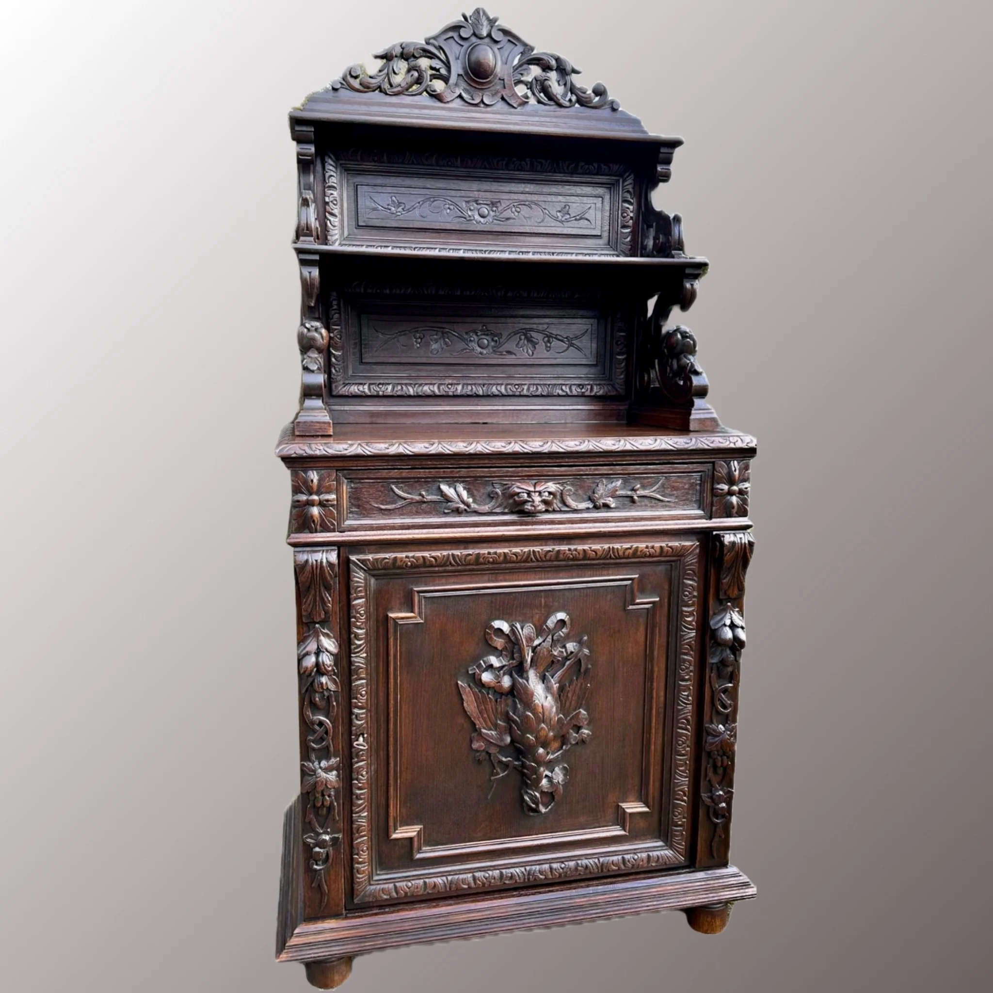 Restaurált Neoreneszánsz pohárszék