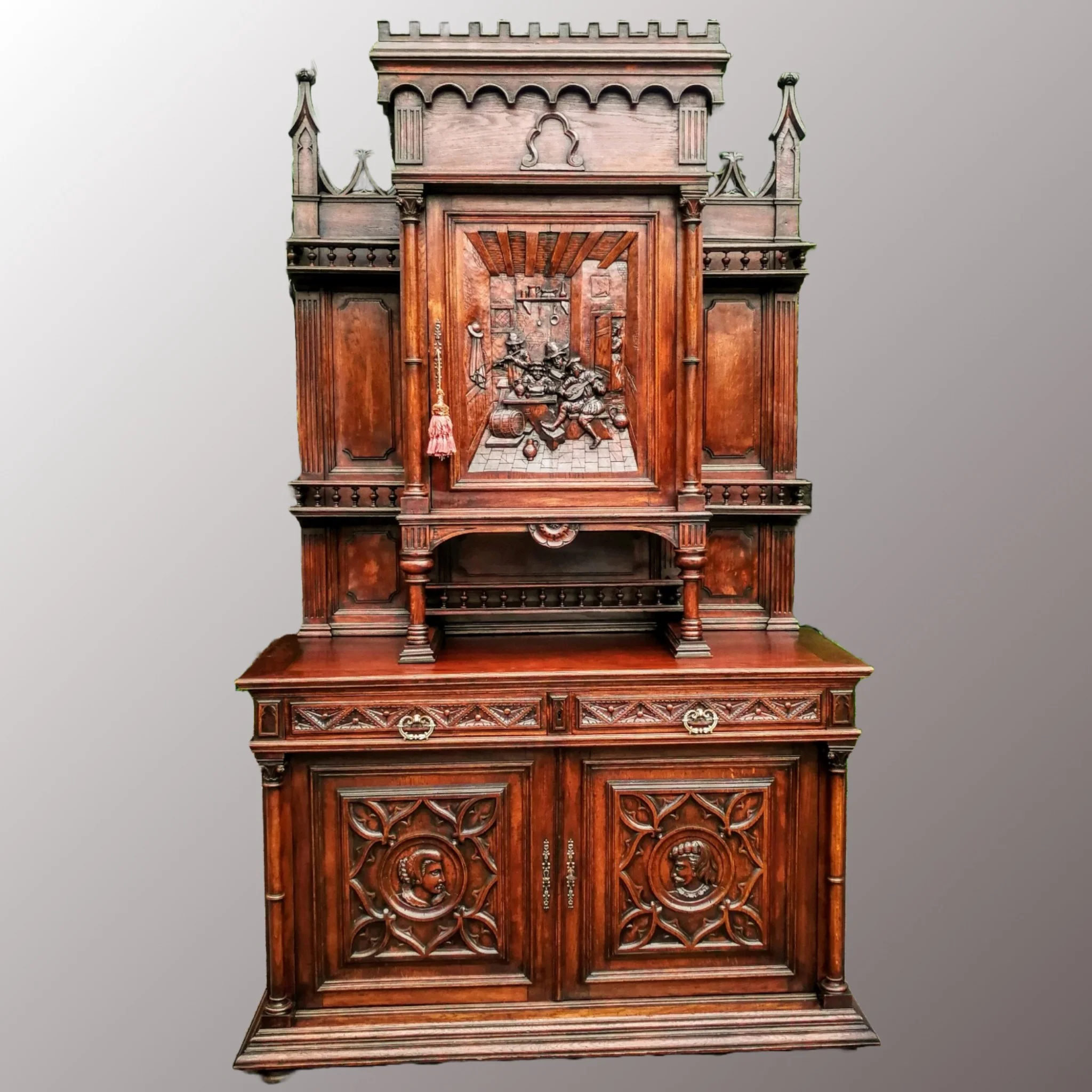 Hasonló termék: Historizáló tálalószekrény