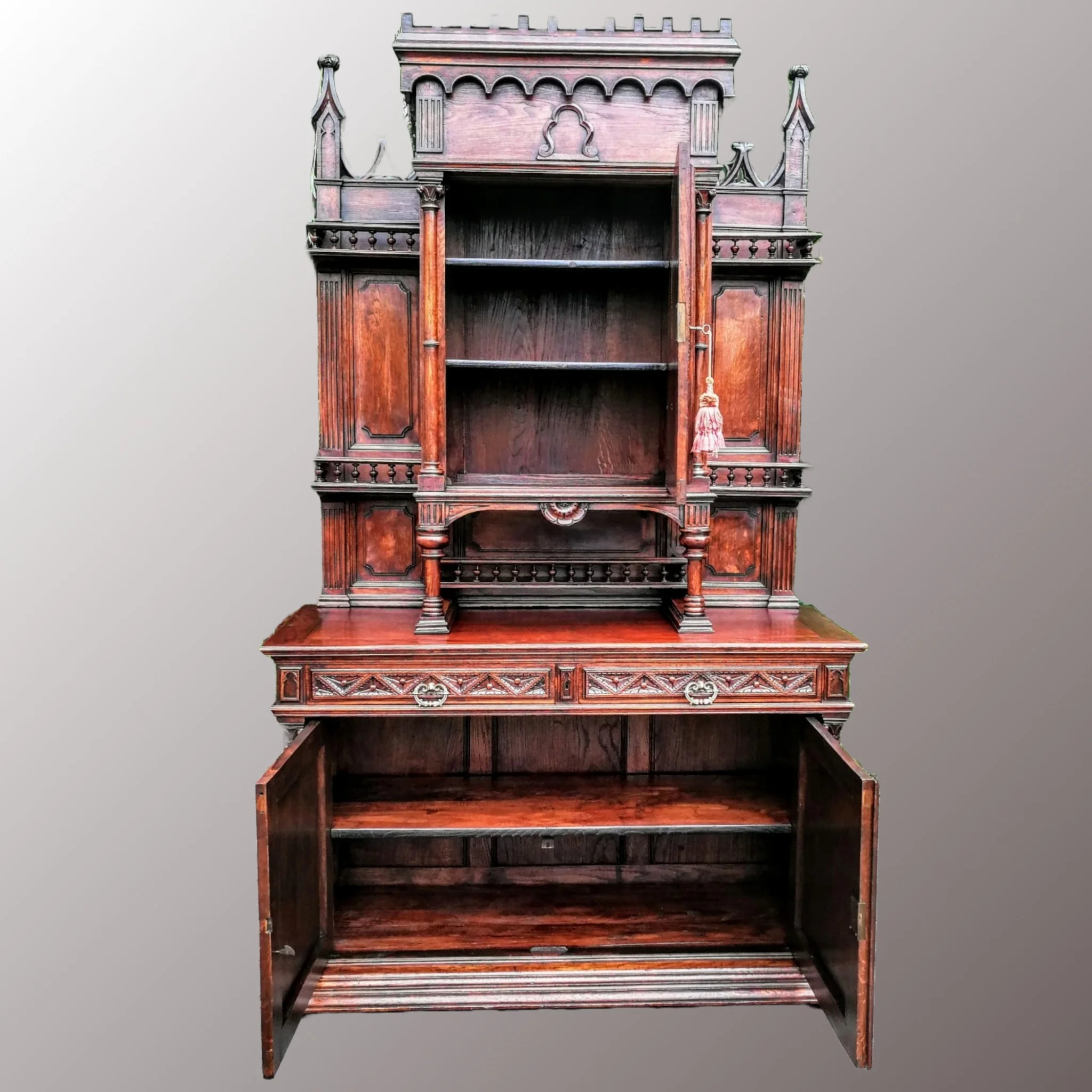 Historizáló tálalószekrény - 3. nézet