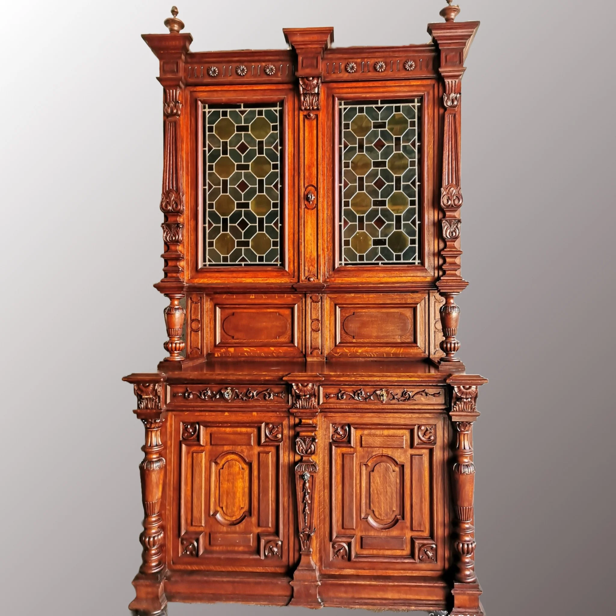 Restaurált Neoreneszánsz tálaló szekrény