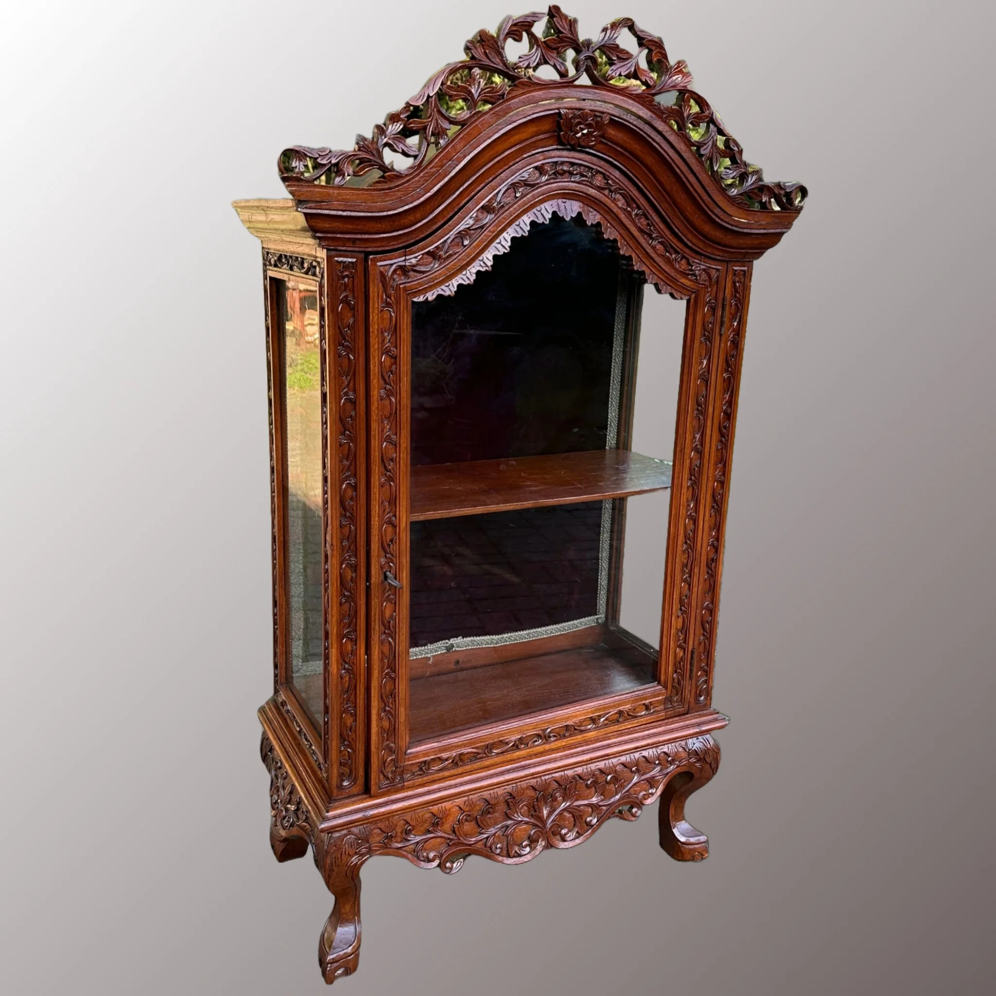 Neoreneszánsz vitrin - 3. nézet