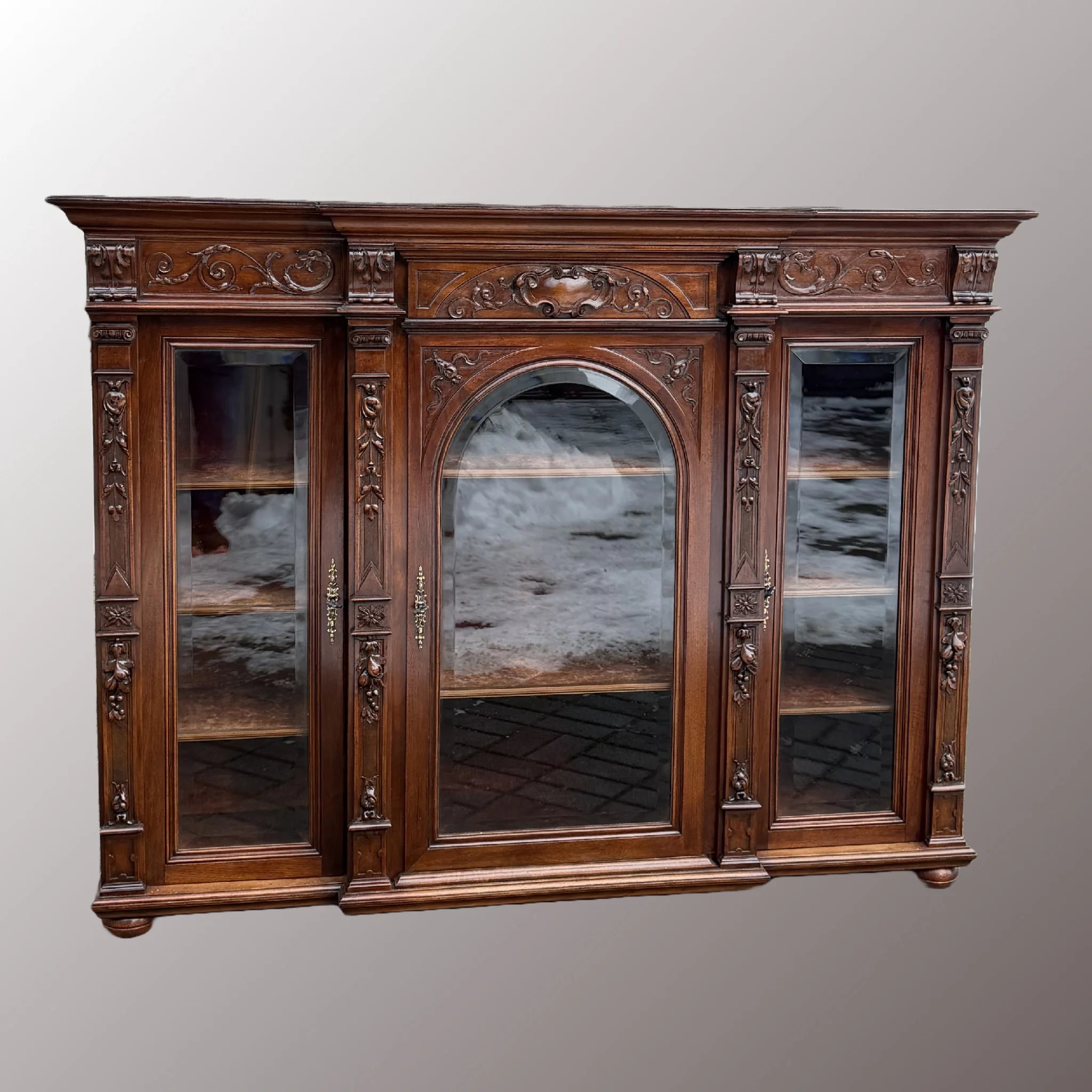 Restaurált Neoreneszánsz vitrin