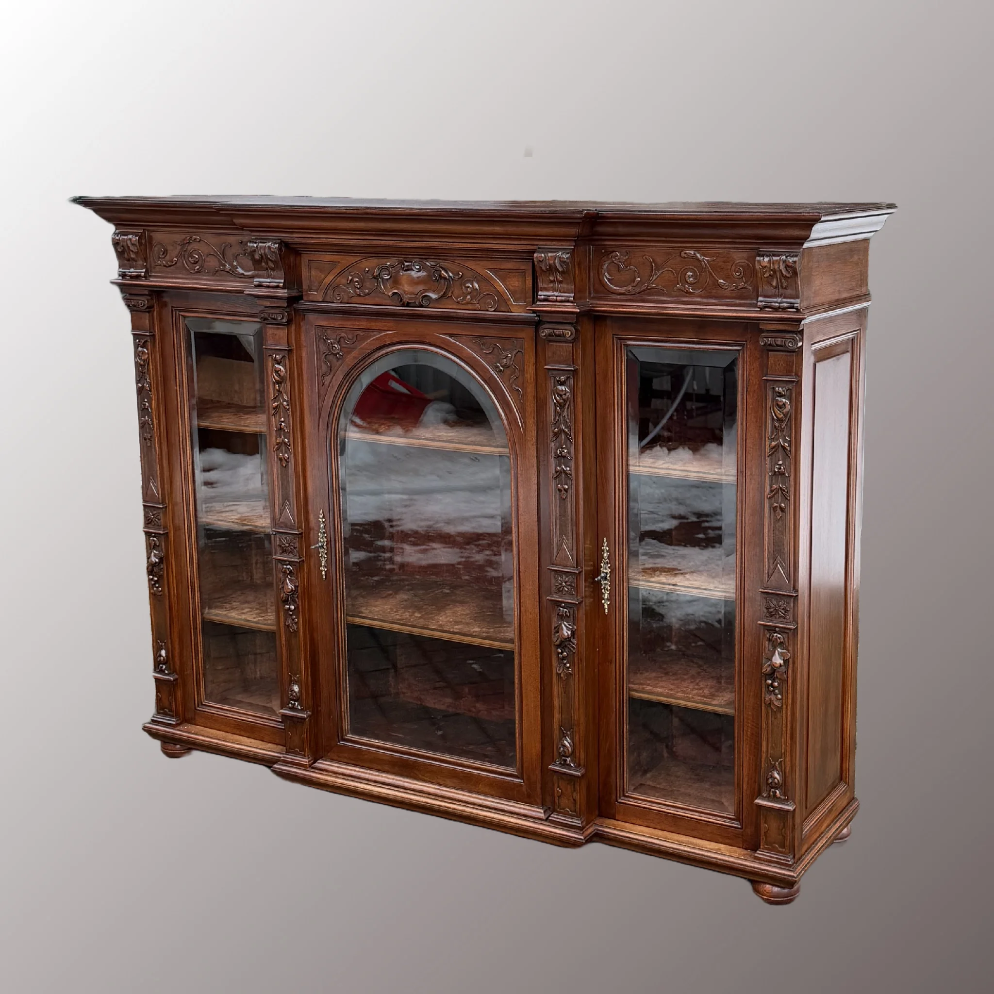 Neoreneszánsz vitrin - 2. nézet