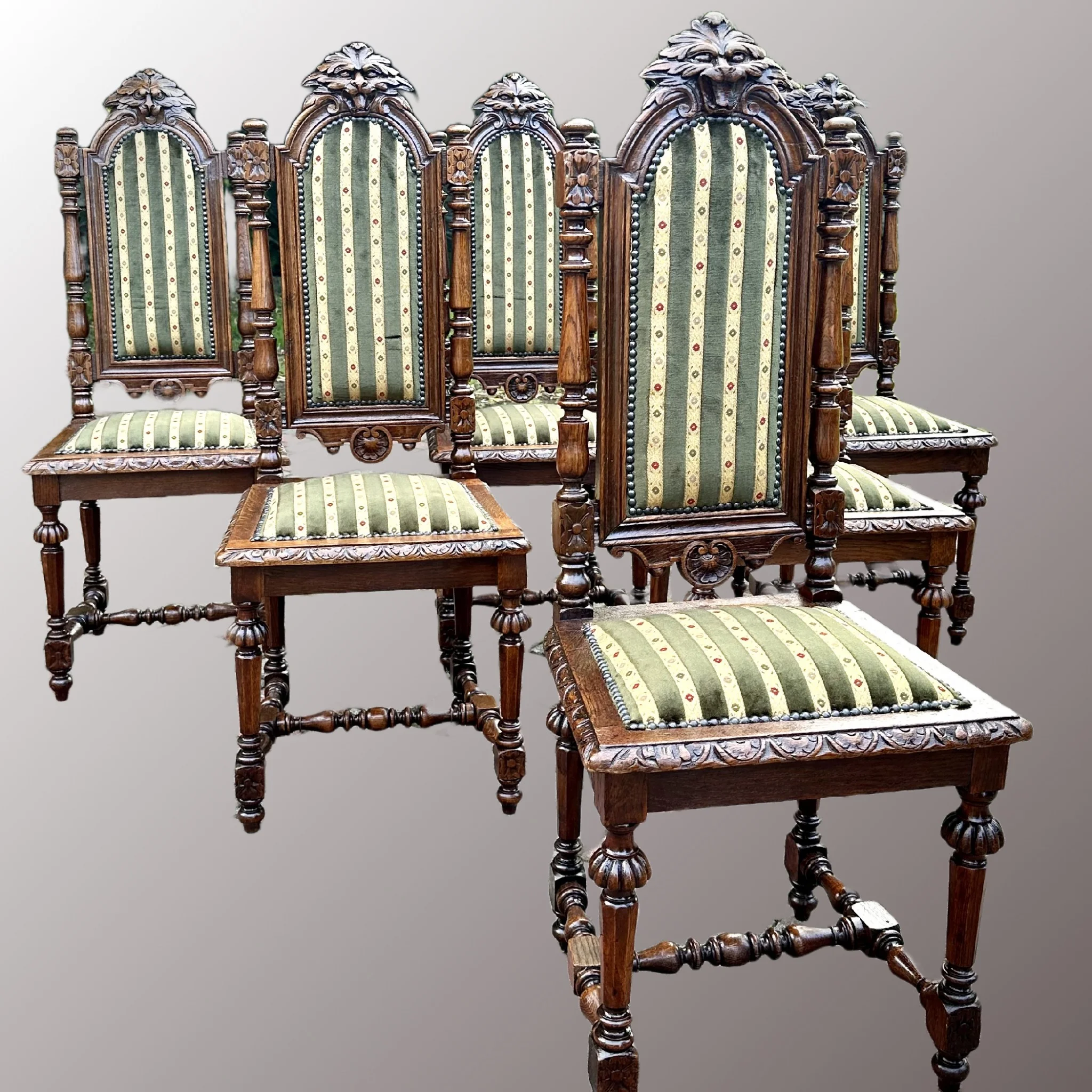 Restaurált Neoreneszánsz étkezőszékek