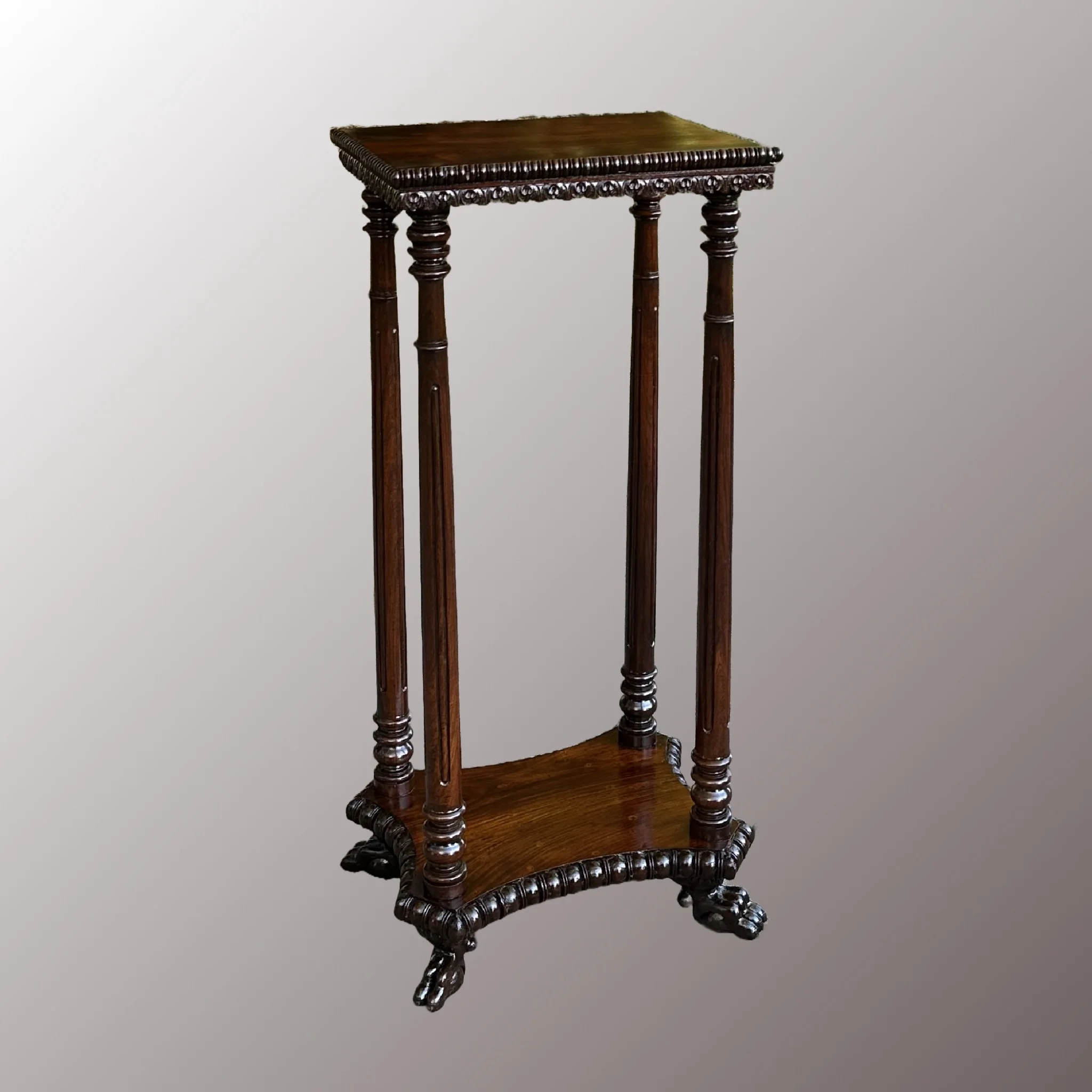 Restaurált Historizáló posztamens