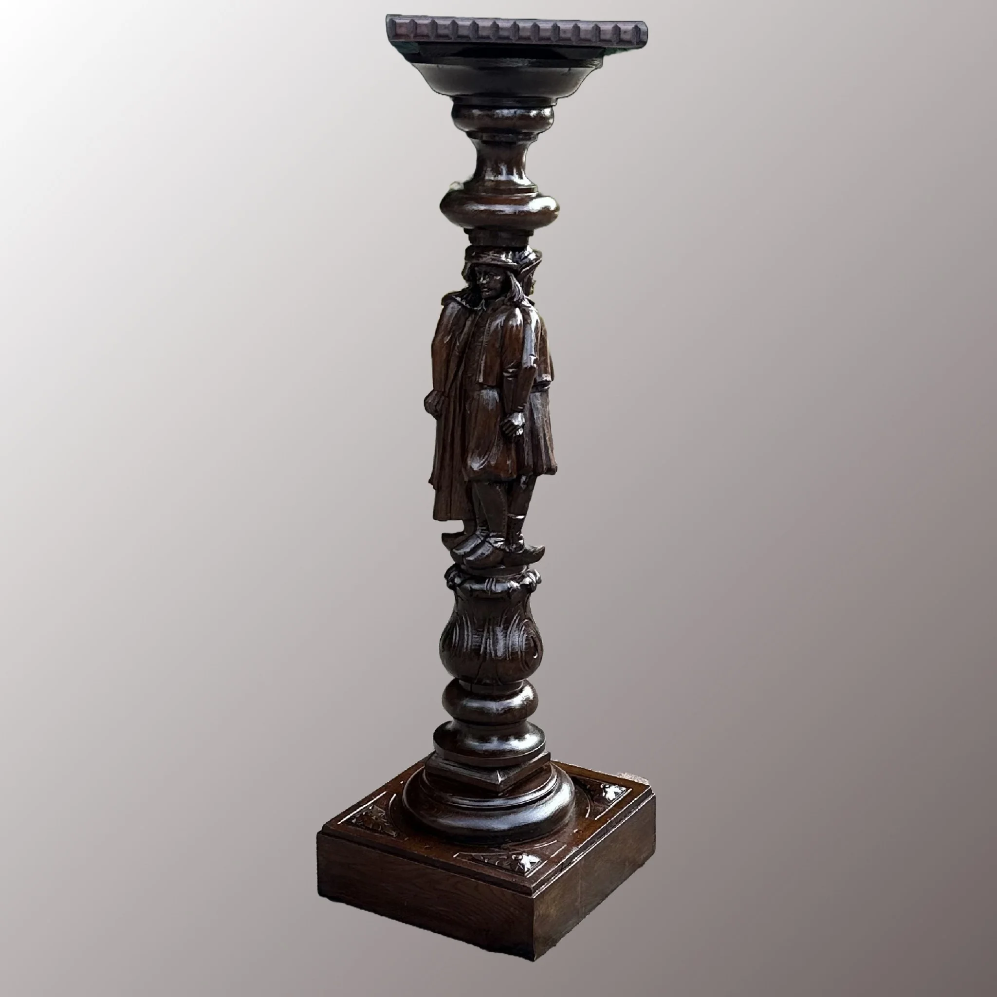 Restaurált Háromalakos posztamens